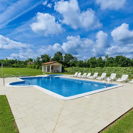 Macini - Roj465 By Interhome * Žminj