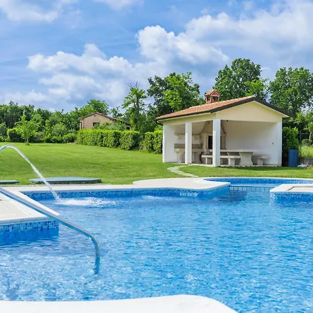 Macini - Roj465 By Interhome *