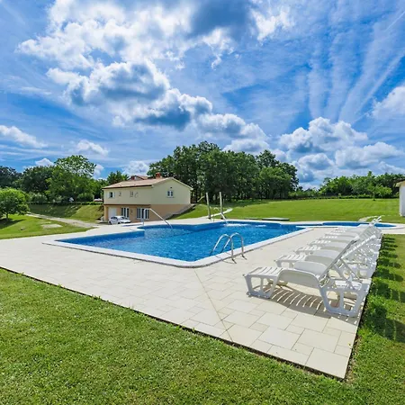 Macini - Roj465 By Interhome
