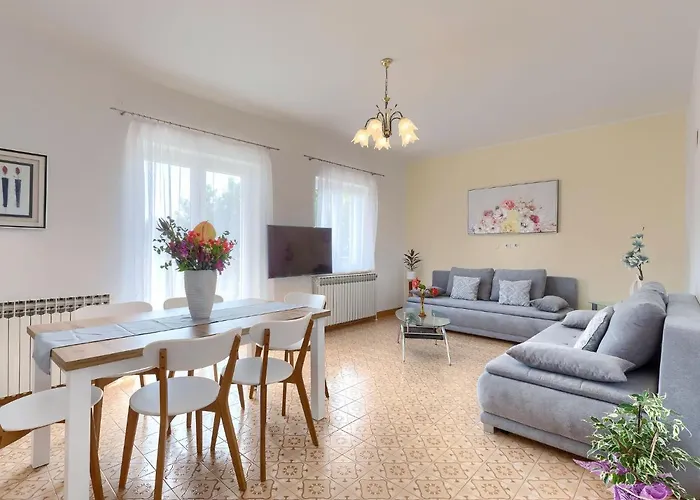 Macini-1 By Interhome * Žminj