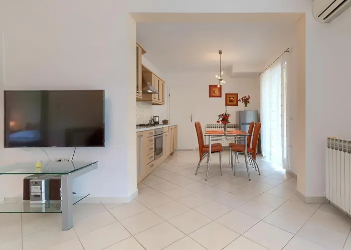 Macini-1 By Interhome Apartman Zminj